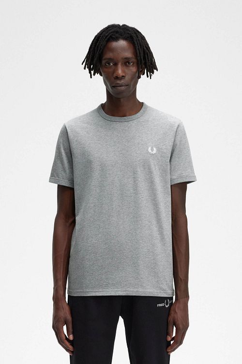Fred Perry T-Shirt Ringer M3519 Lichtgrijs Model / Voorkant