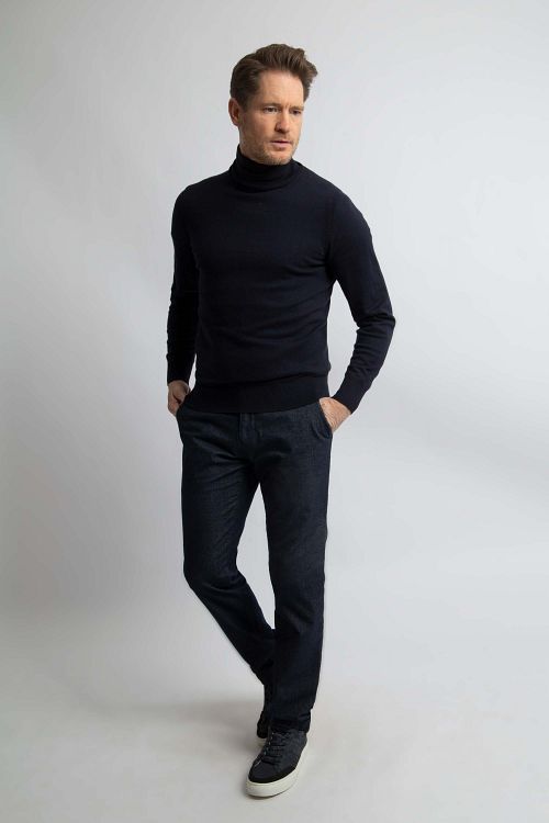 Steppin' Out golf z mieszanki bawełny i kaszmiru w kolorze granatowym Model / Voorkant