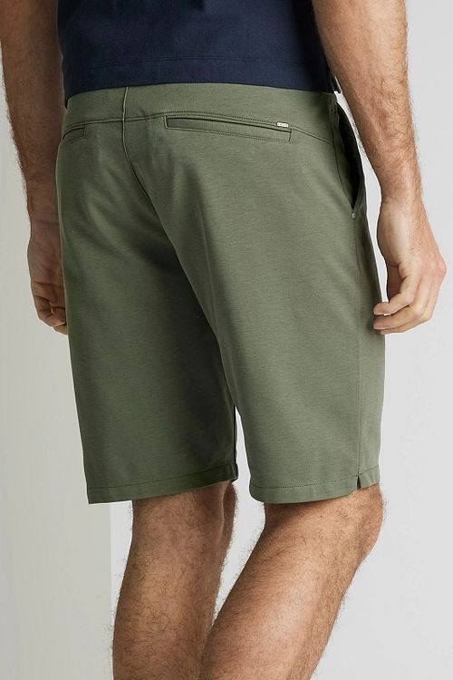 Vanguard Chino Short Twill Donkergroen Model / Achterkant