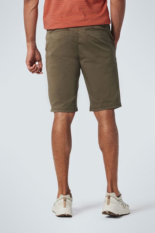 No Excess Short Chino Stretch Groen Model / Achterkant
