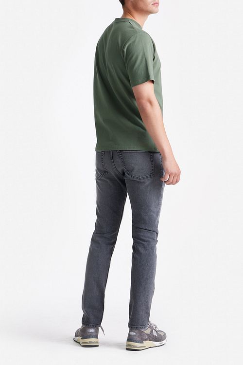 King Essentials The Shawn T-Shirt Olijfgroen Model / Achterkant