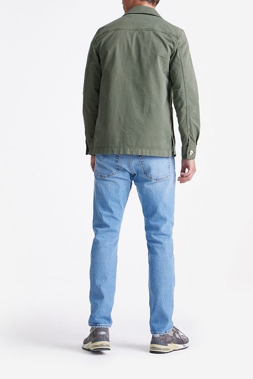 King Essentials The Benjamin Overshirt Olijfgroen Model / Achterkant