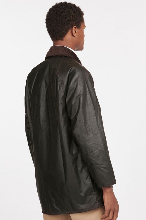 Barbour Beaufort Vaxjacka Grön Model / Zijkant