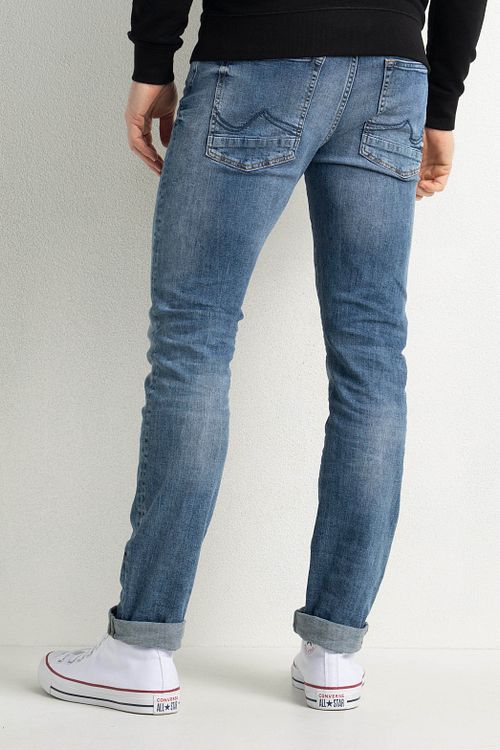 Jeansy Petrol Seaham w kolorze Indigo Blue Model / Achterkant