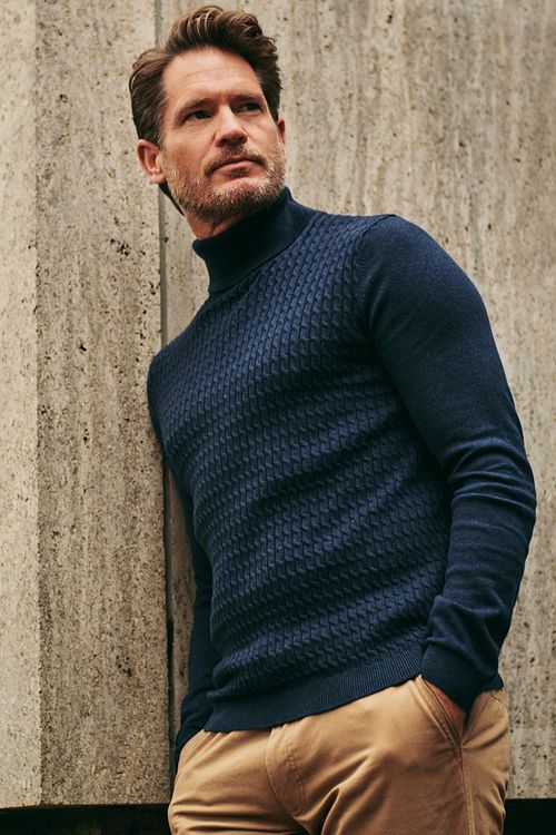 Jersey de cuello alto Suitable Cable en azul marino Model / Sfeerbeeld