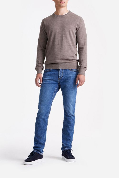 King Essentials The John Genseren Merino Brun Model / Voorkant