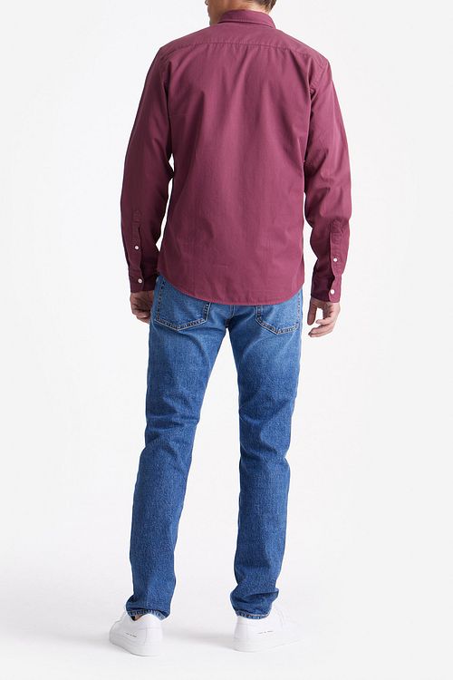 King Essentials The Tommy Skjorta Burgundy Model / Achterkant