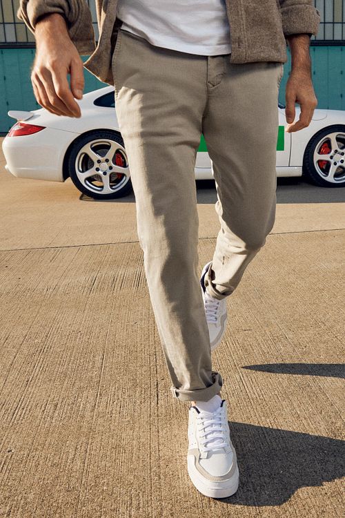 Mac Jeans Driver Pants Bruin Model / Voorkant