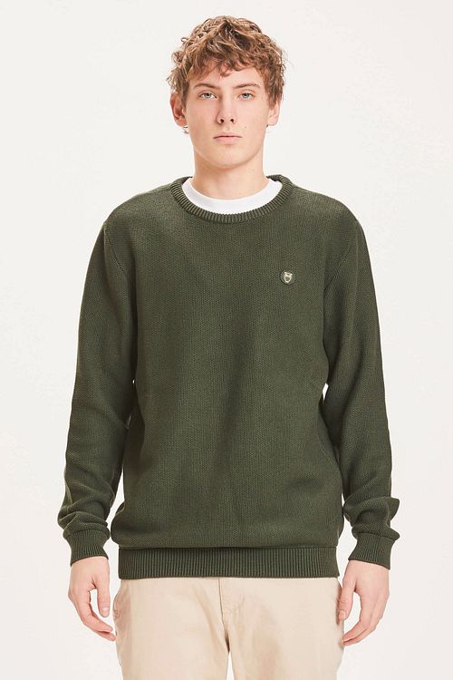 Maglione Field KnowledgeCotton Apparel verde scuro Model / Voorkant