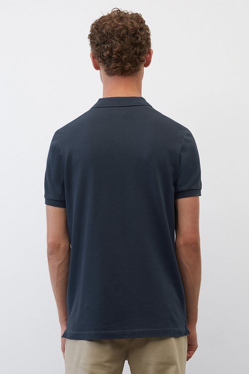 Marc O'Polo Pikétröja i Mörkblått Model / Achterkant