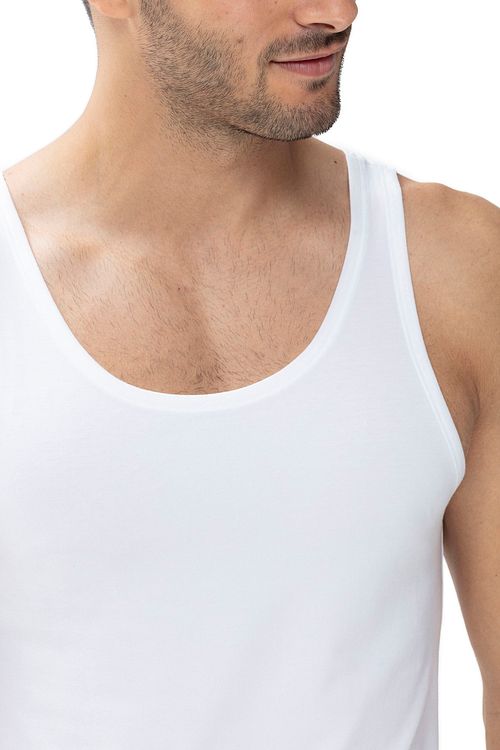 Camiseta de tirantes deportiva Mey Dry Cotton blanca Model / Detail