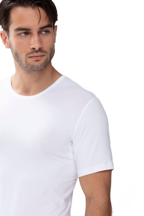 Camiseta Mey de algodón Dry Cotton con cuello redondo en blanco Model / Detail