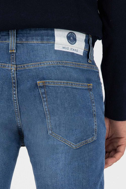 MUD Jeans Denim Regular Bryce Indigo Blue Model / Detail