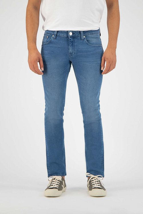 MUD Jeans vaqueros Slim Fit Lassen Pure Blue Model / Voorkant