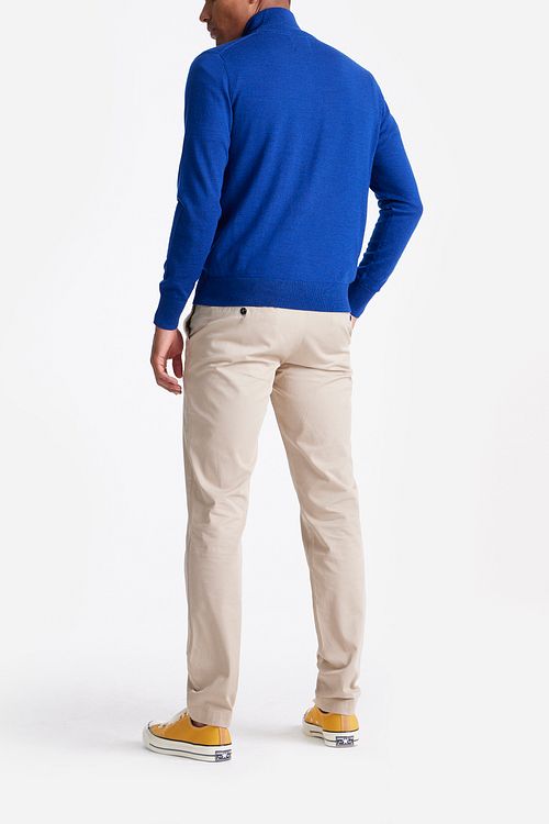 KING Essentials The Michael Half Zip Pull Merino w kolorze królewskiego błękitu Model / Achterkant