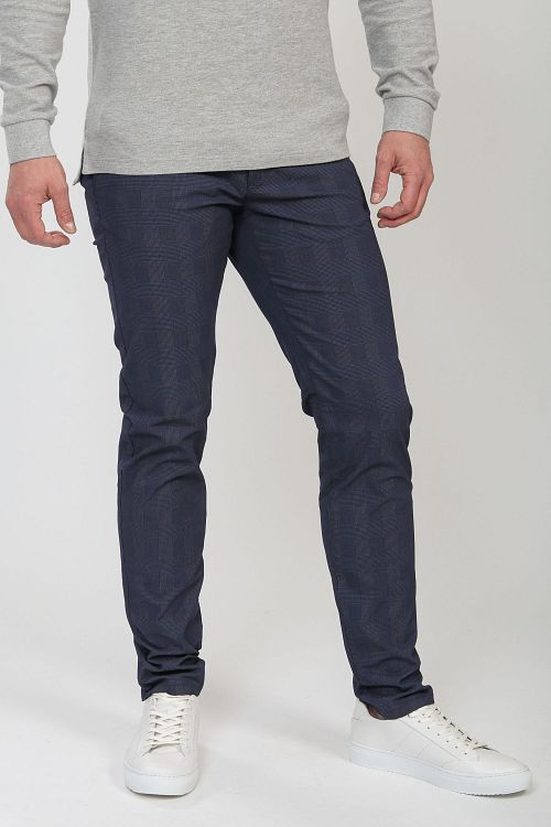 Passande Chino Sartre Navy White Model / Voorkant