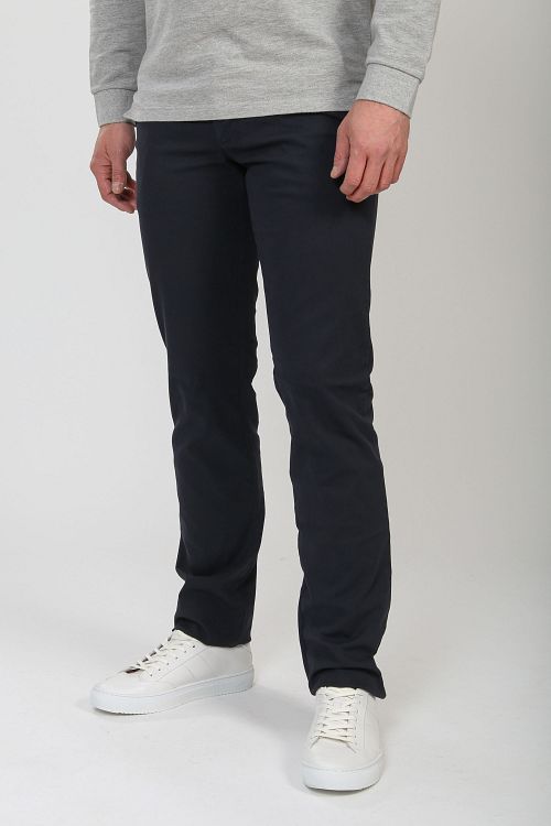Passerende chino Sartre Oxford Mørkeblått Model / Voorkant