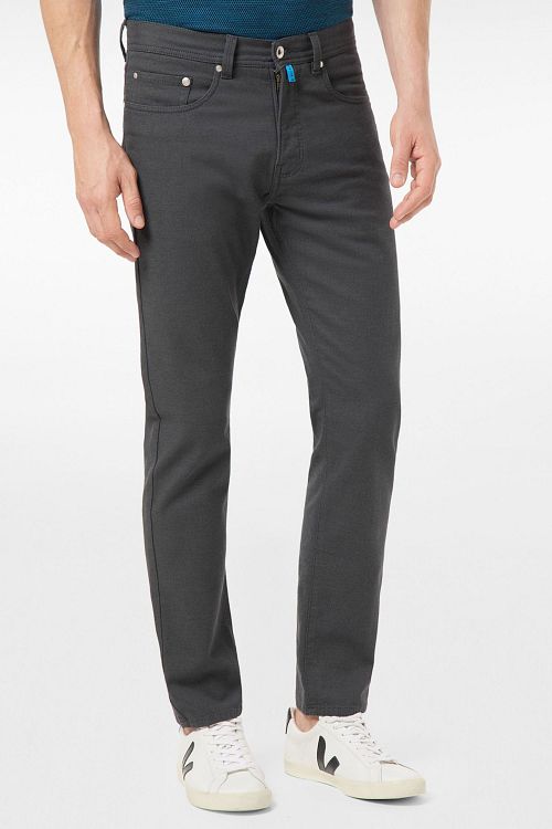 Pierre Cardin Pantalon Flex Lyon Future Bleu Foncé Model / Voorkant