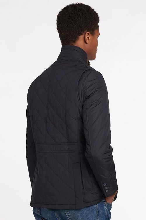 Pikowana kurtka Barbour Lutz w ciemnym granacie Model / Zijkant