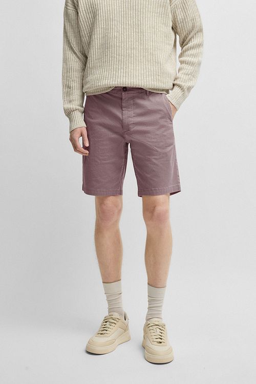 BOSS Chino Shorty Różowe Model / Voorkant