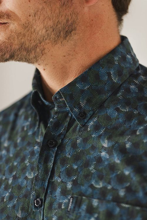 Camicia State of Art in popeline stampato blu navy verde Model / Detail