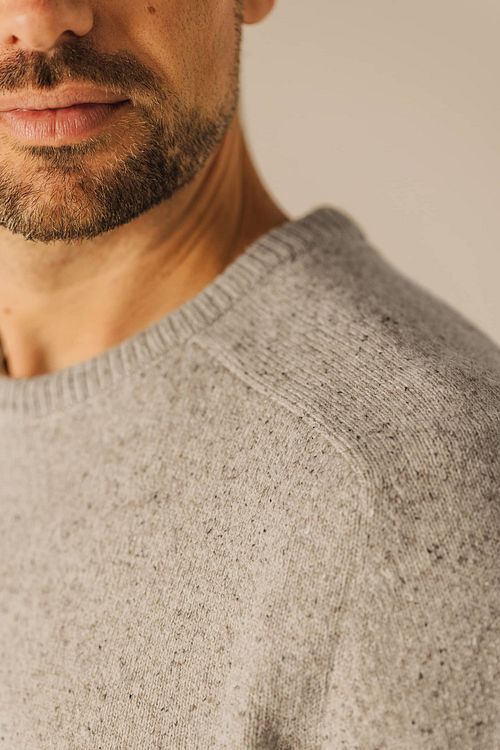 State Of Art Sweater Donegal Melange Beige Model / Detail