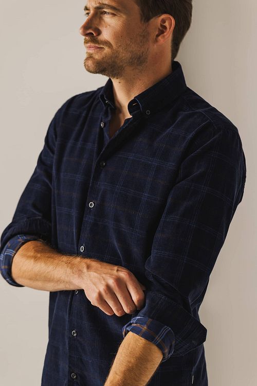 State Of Art Overhemd Fine Corduroy Ruit Navy Model / Achterkant