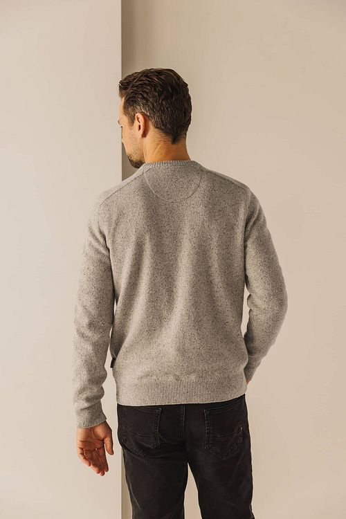 State Of Art Pullover Donegal Melange Beige Model / Achterkant