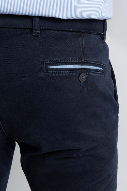 Steppin' Out Chino Northport Navy Model / Detail