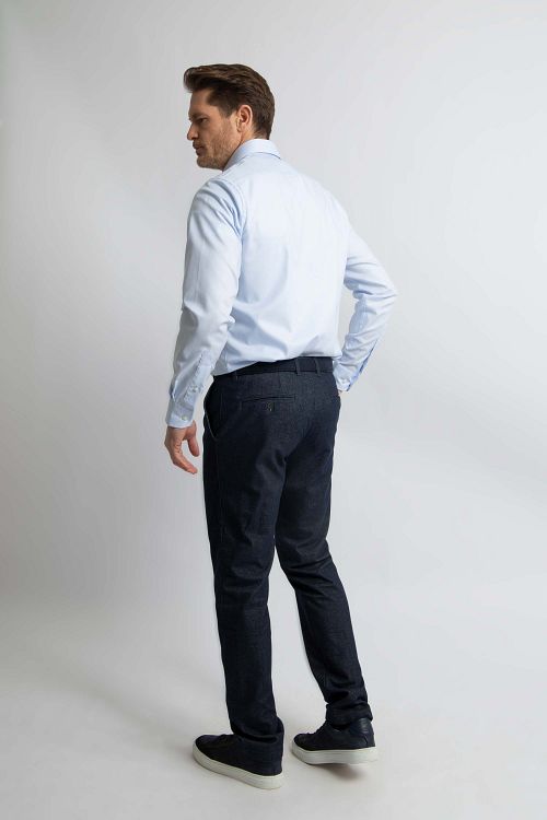 Steppin' Out Chino Newbury Melange granatowy Model / Achterkant