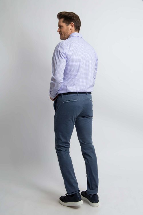 Steppin' Out Hemd Slim-Fit Karos Blau Rot Model / Achterkant