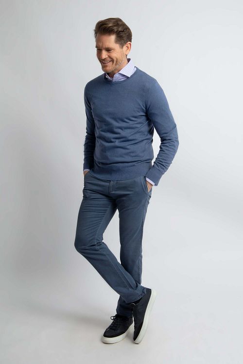 Steppin' Out Pullover Cotton Cashmere Indigo Blue Model / Voorkant