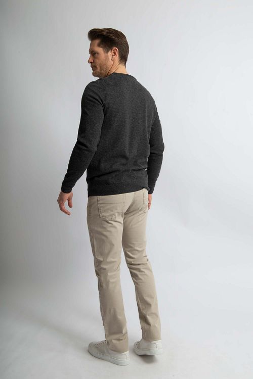 Steppin' Out Maglione in lana merino antracite Model / Voorkant