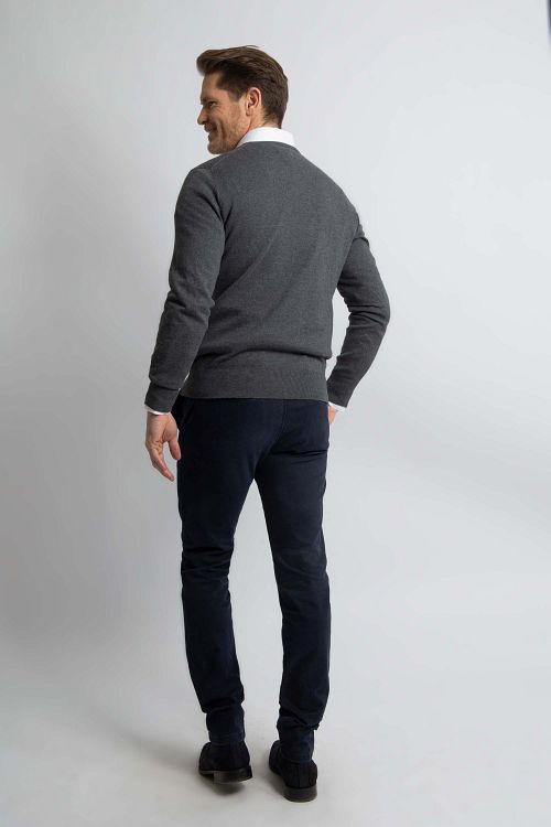 Steppin' Out Pull Cotton Cashmere Col-V Melange Anthracite Model / Achterkant