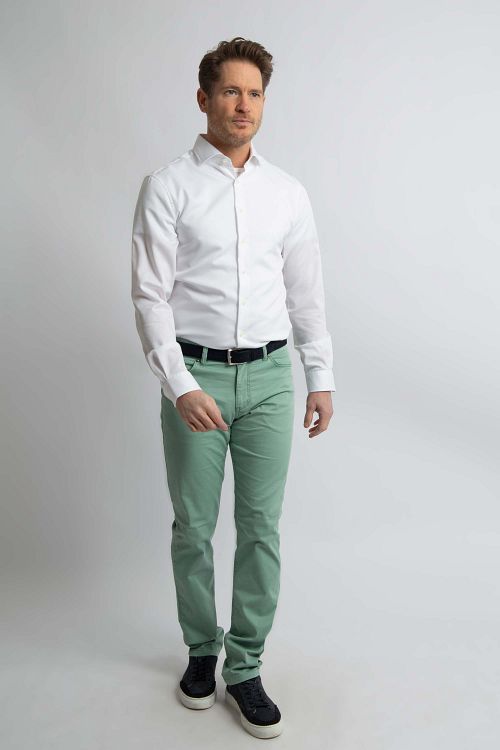 Steppin' Out Skjorta Slim-Fit Dobby Vit Model / Voorkant