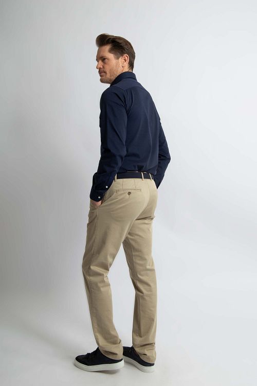 Steppin' Out skjorte i stretchpiqué, navy Model / Achterkant