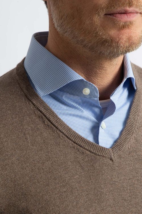 Steppin' Out Sweter bawełna-kaszmir z dekoltem V w kolorze taupe melange Model / Detail