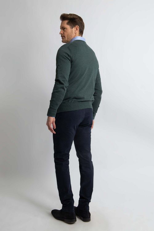 Steppin' Out Trøje i bomuld og cashmere med V-hals, mørkegrøn Model / Achterkant