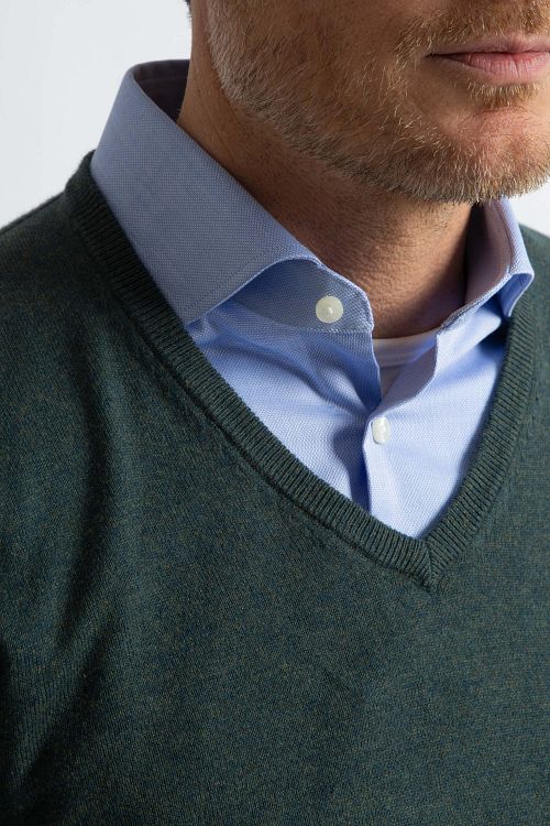 Steppin' Out Trøje i bomuld og cashmere med V-hals, mørkegrøn Model / Detail