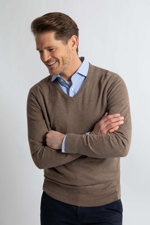 Steppin' Out Trui Cotton Cashmere V-hals Taupe Melange Model / Voorkant