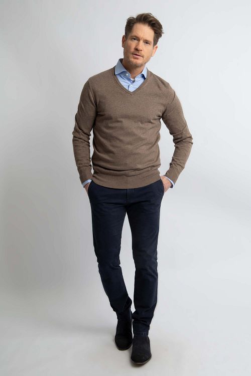 Steppin' Out Trui Cotton Cashmere V-hals Taupe Melange Model / Voorkant