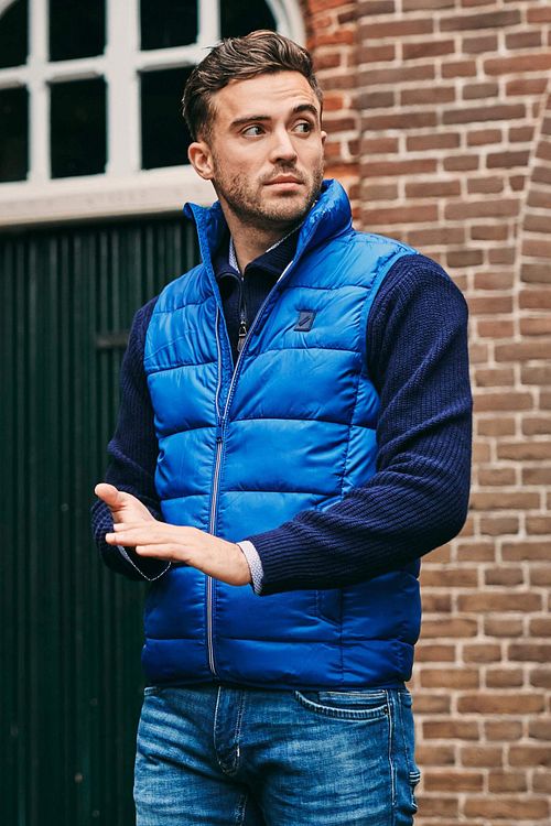 Suitable Bodywarmer Mountain Mid Blau Model / Voorkant mit Bram