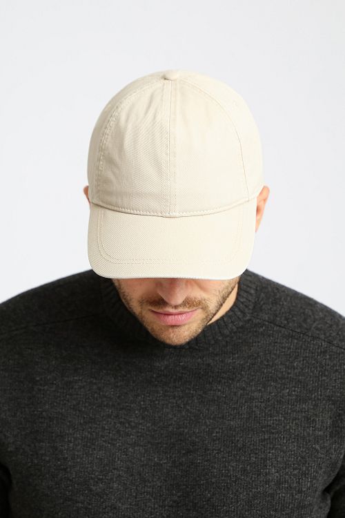 Suitable Cap Ecru Model / Voorkant