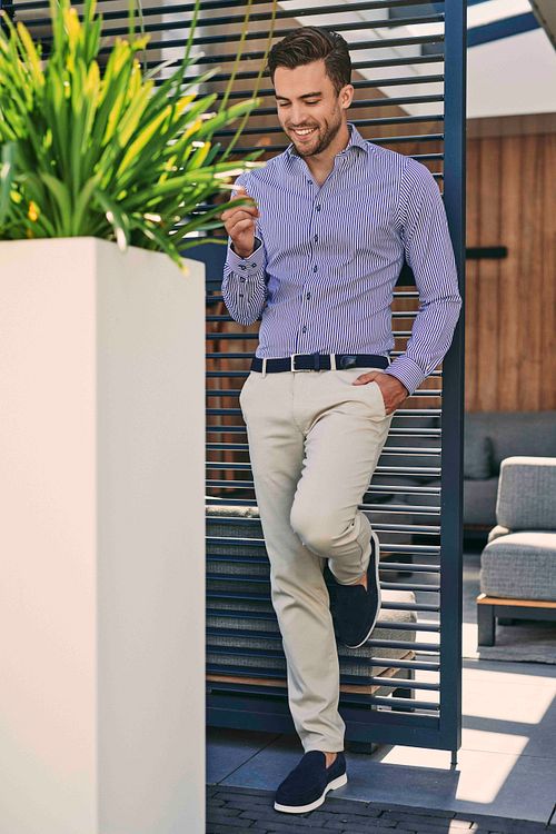 Suitable Chino Pico Lys Beige Model / Voorkant med Bram