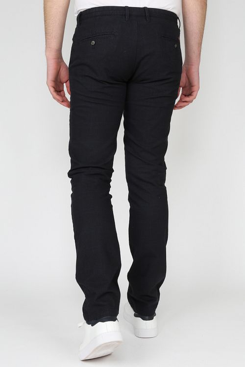 Suitable Chino Sartre de cuadros azul marino Model / Achterkant
