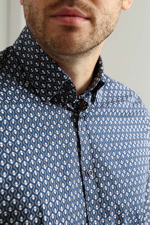 Suitable Hemd Druck Navy Model / Detail