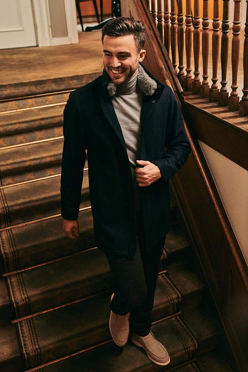 Suitable Hirsch Coat Wol Blend Navy Model / Voorkant met Bram