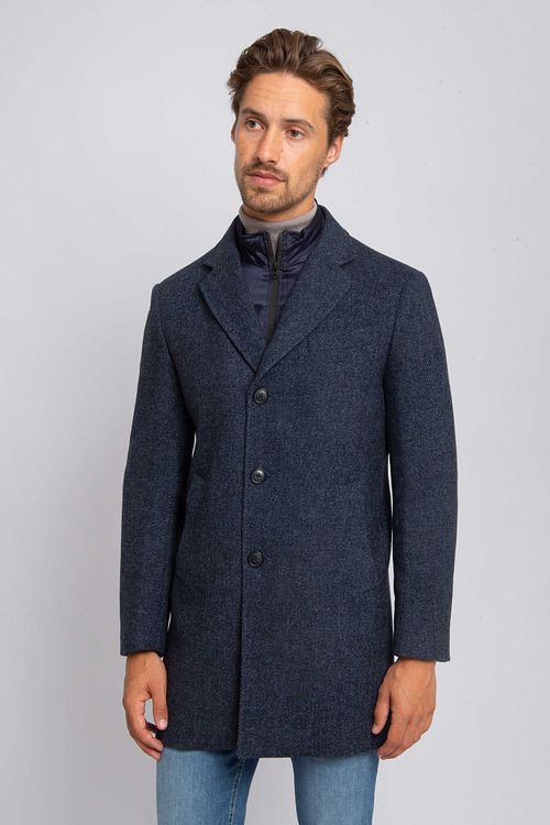 Suitable Coat Wolle Twill Dunkelblau Model / Voorkant mit Folkert
