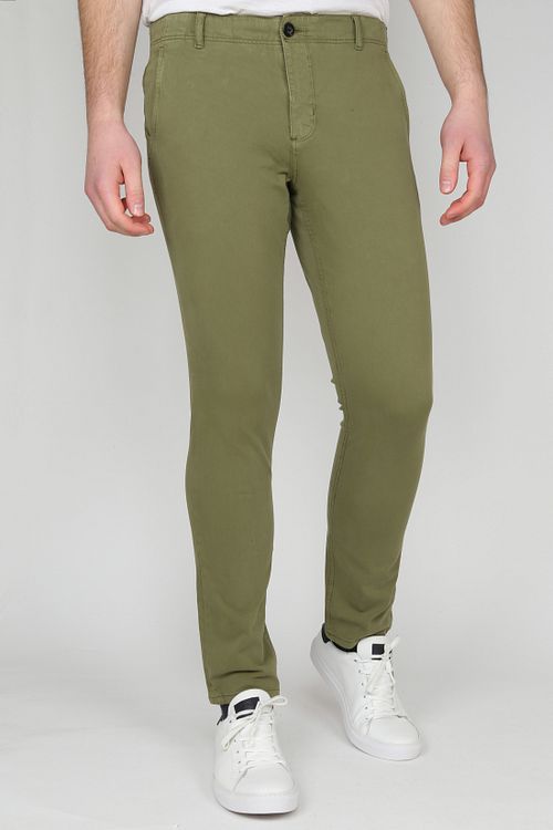 Suitable Milton Skinny-Fit Chino Grün Model / Voorkant