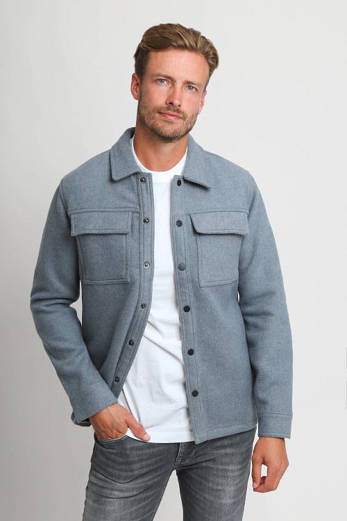 Suitable Overshirt Wool Blend Blauw Model / Voorkant met Stefan